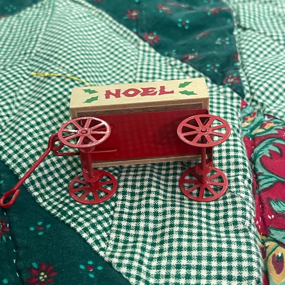 Vintage Avon Christmas ornament - Picture 2 of 5